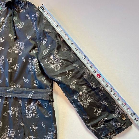 Capelli of New York Black Paisley Rain Coat Belt Hood Large - Picture 10 of 12